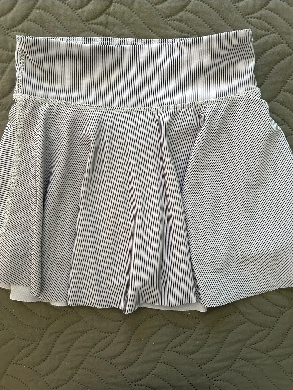 🛥️ Old Navy Powersoft Striped White/Blue Skort